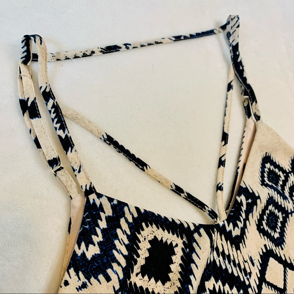 Abbeline Strappy Graphic Tank - Picture 3 of 7